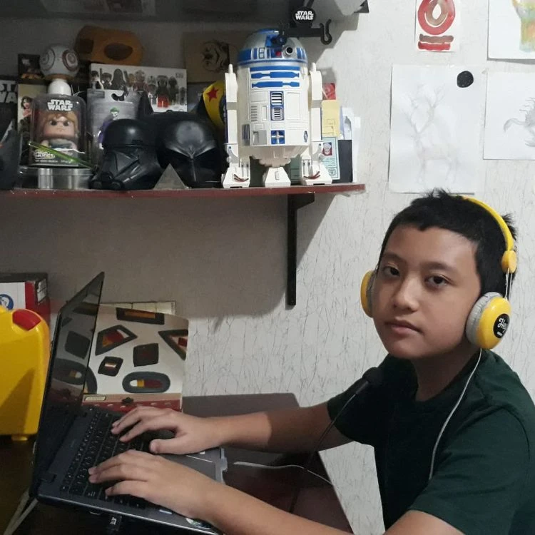 Foto siswa Rauf Deriel memberikan testimoni selama belajar coding di Alhazen Academy